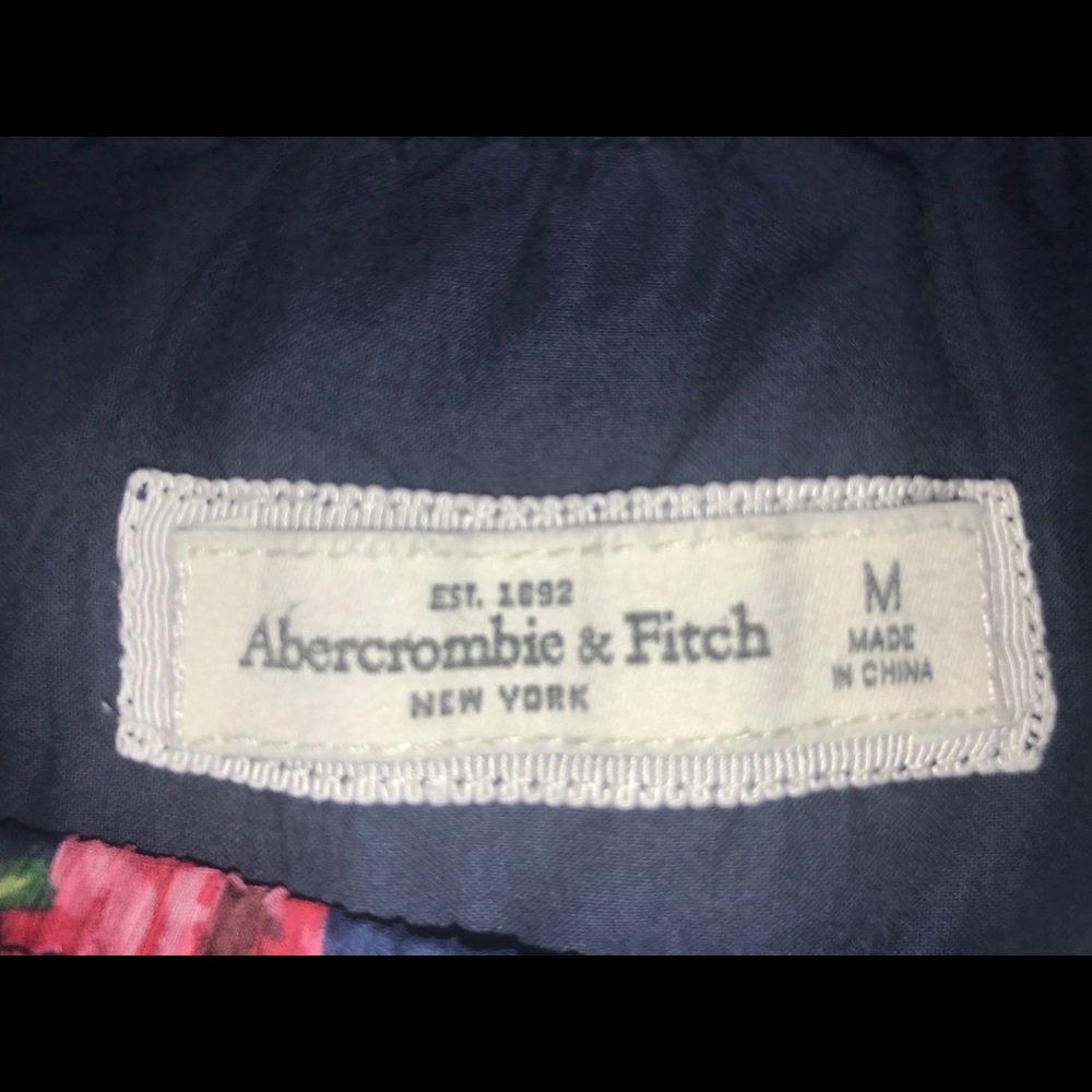 Abercrombie & Fitch mini skirt - Picture 3 of 3